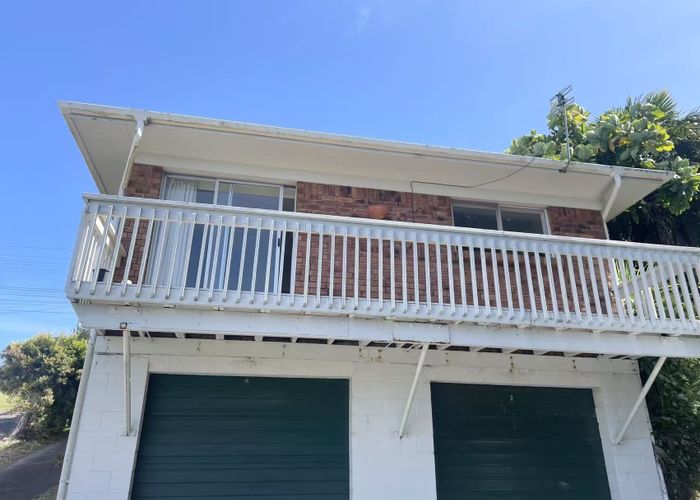  at 2/581 East Coast Rd, Albany, North Shore City, Auckland