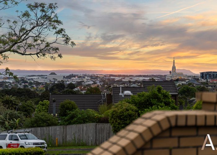  at 4 Kingsclere Place, Goodwood Heights, Auckland