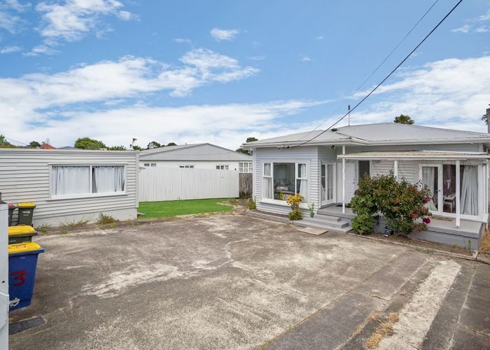  at 3 Pleasant Road, Glen Eden, Auckland