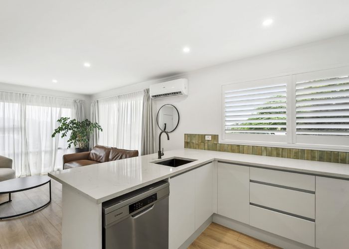  at 1/24 Bayview Road, Bayview, North Shore City, Auckland