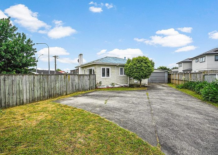  at 159 Clarkin Road, Fairfield, Hamilton