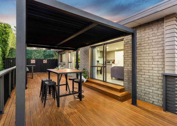  at 2/36 Browns Bay Road, Rothesay Bay, North Shore City, Auckland