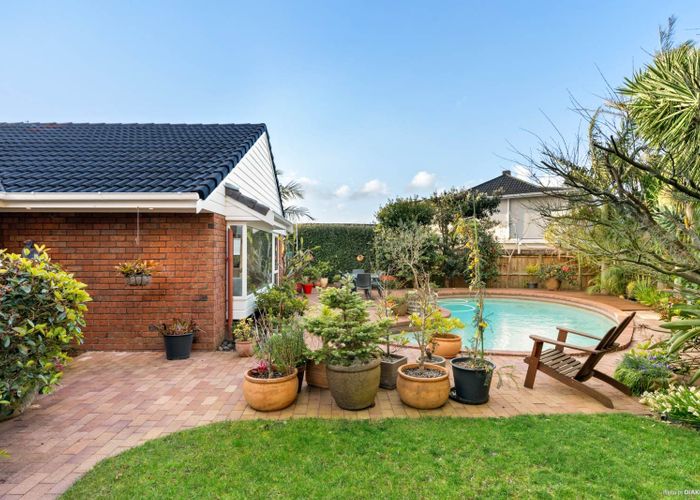  at 28 Caithness Place, Farm Cove, Auckland