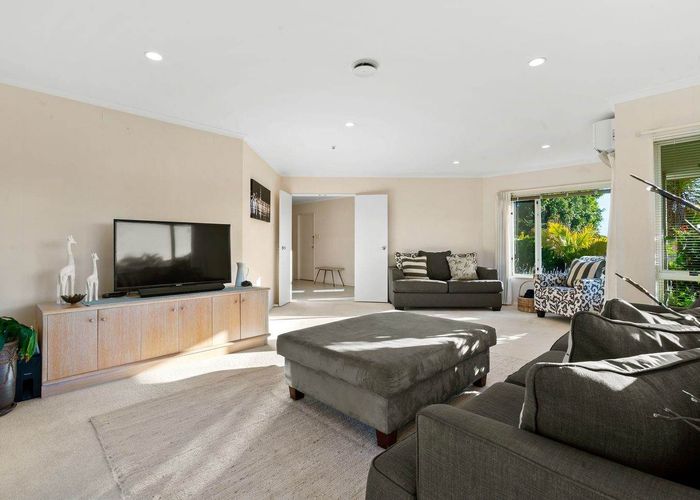  at 27 Gillett Place, Botany Downs, Manukau City, Auckland