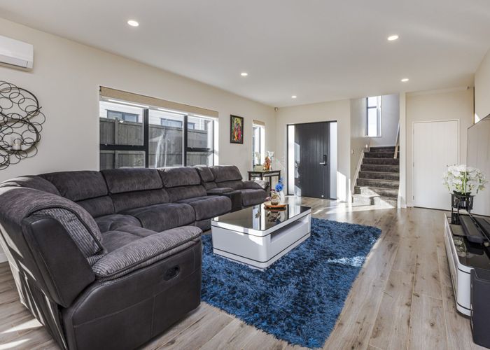  at 76 Twin Parks Rise, Papakura, Papakura