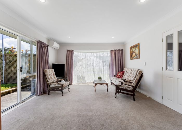  at 5 Stewart Gibson Place, Manurewa, Manukau City, Auckland