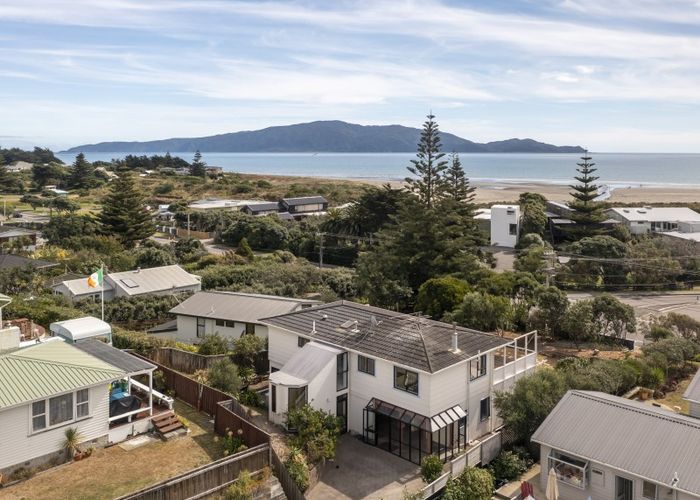  at 36 Field Way, Waikanae Beach, Waikanae