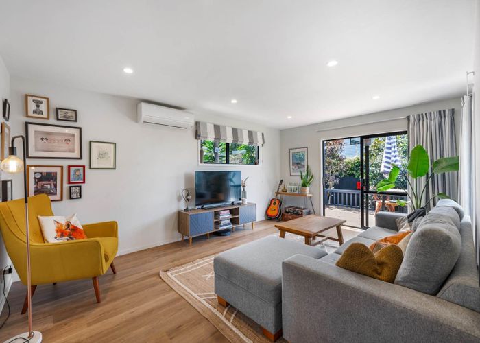  at 21a Leiden Place, Totara Vale, North Shore City, Auckland