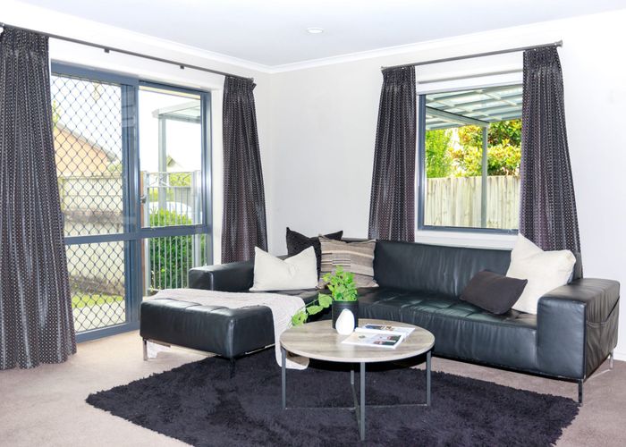  at 112 St James Drive, Huntington, Hamilton