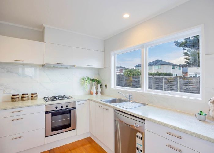  at 2/6 Northcote Road, Takapuna, Auckland