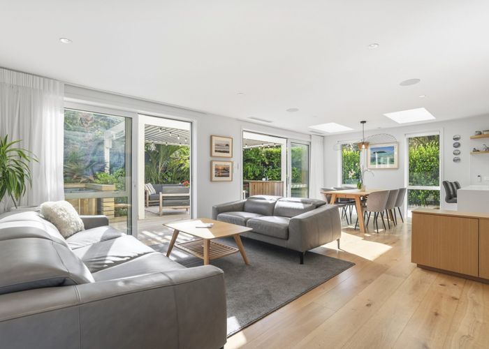  at 2/1 Gray Crescent, Torbay, North Shore City, Auckland