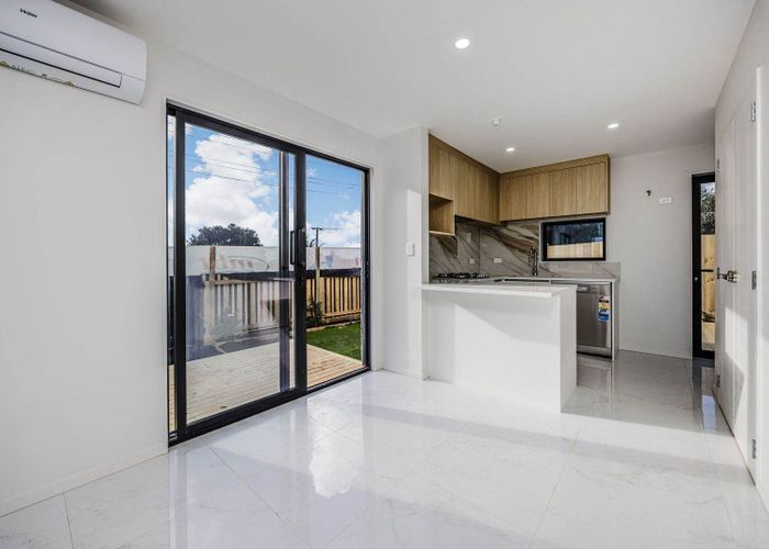  at 1/584 Massey Road, Mangere, Auckland