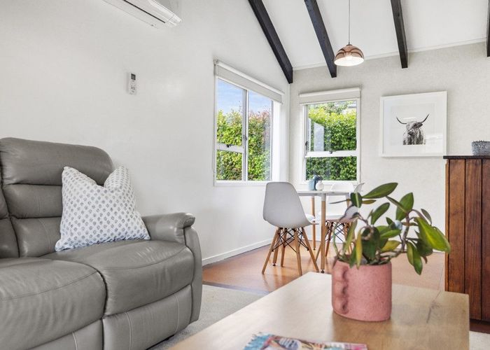  at 7 Bardia Street, Belmont, Auckland