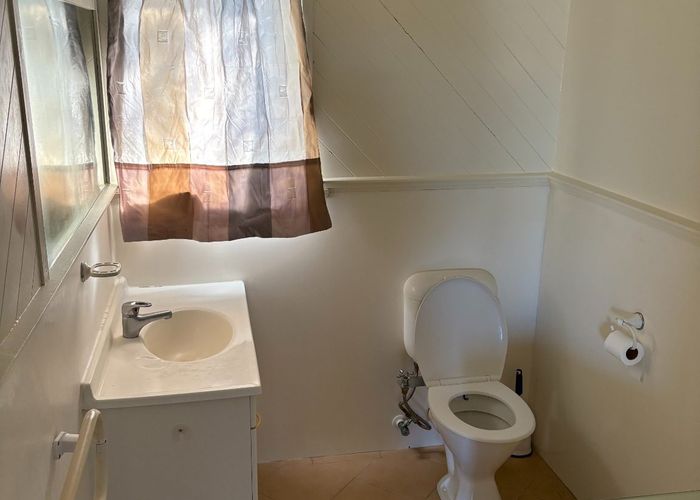  at 21 Orton Street, Glenfield, North Shore City, Auckland