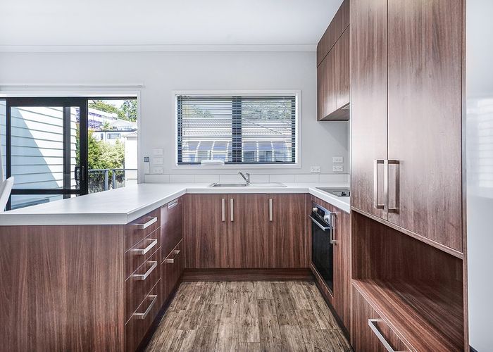  at 2/18 Hunter Street, Hamilton Lake, Hamilton, Waikato