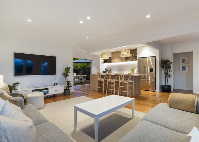  at 1/107 Beach Haven Road, Beach Haven, Auckland