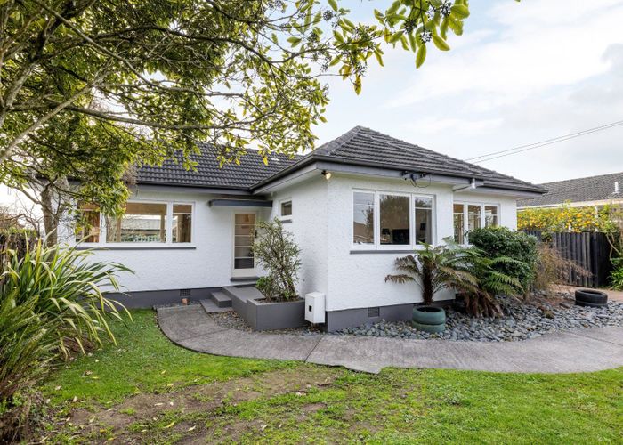  at 26 Forest Lake Road, Forest Lake, Hamilton