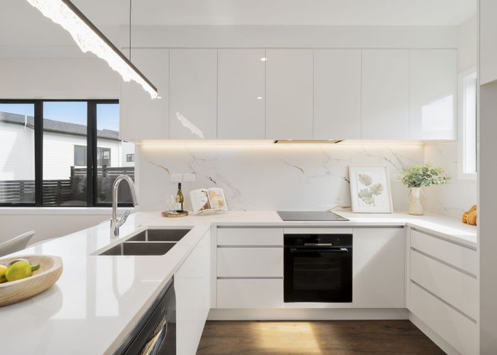  at 10 Whiteywood Street, Westgate, Waitakere City, Auckland