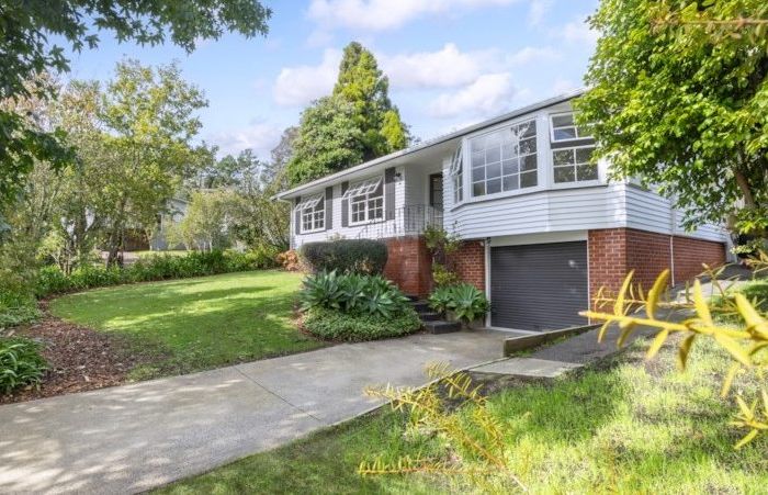  at 2 Pendlebury Street, Green Bay, Auckland