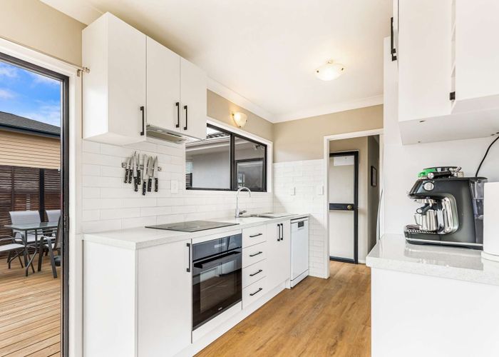  at 2 Laura Street, Kelston, Waitakere City, Auckland