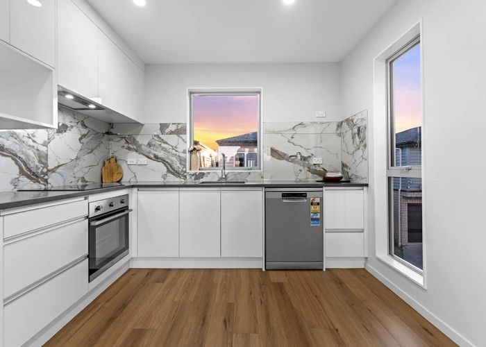  at 8 Reeves Avenue, Papatoetoe, Manukau City, Auckland