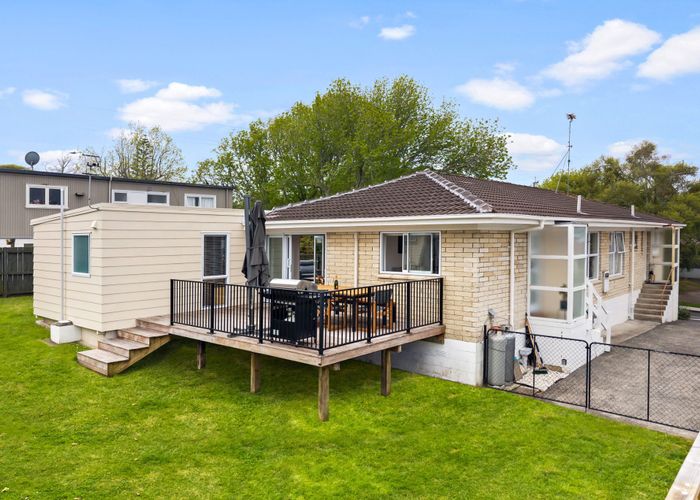  at 2/60 Chartwell Avenue, Glenfield, North Shore City, Auckland