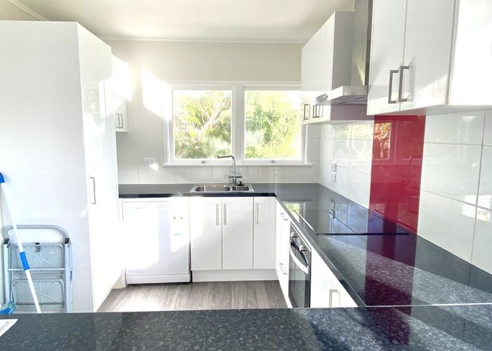  at 27 Brunton Place, Glenfield, Auckland