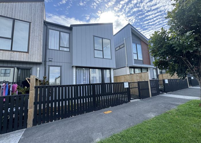  at 15 Mahalo Avenue, Wiri, Manukau City, Auckland