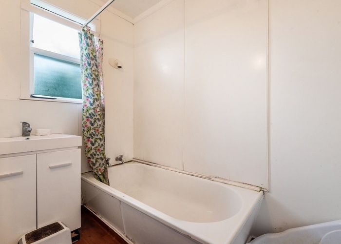  at 5 Barrymore Road, Mount Albert, Auckland