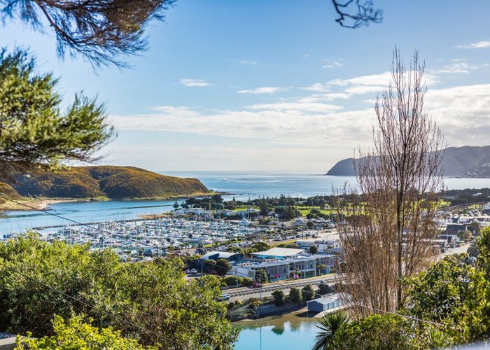  at 48 Kiriwai Road, Paremata, Porirua