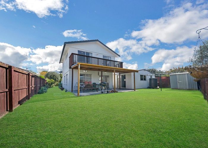  at 17 Lisa Rise, Half Moon Bay, Auckland