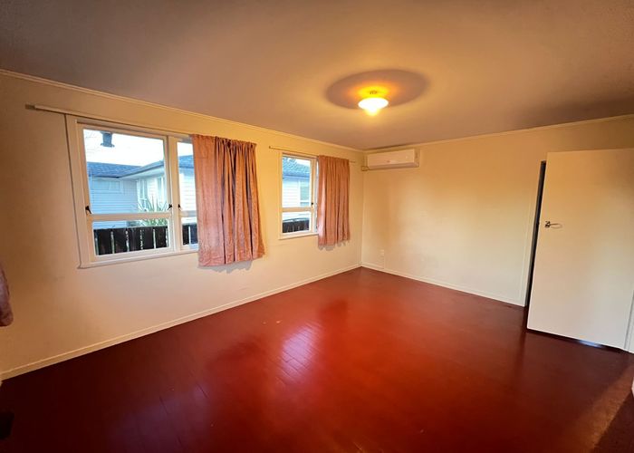  at 31 Riverpark Crescent, Henderson, Waitakere City, Auckland