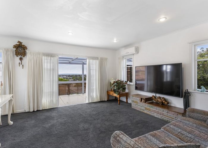  at 565 Glenfield Road, Glenfield, Auckland