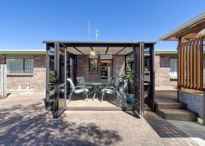  at 8 Oak Place, Whakatane