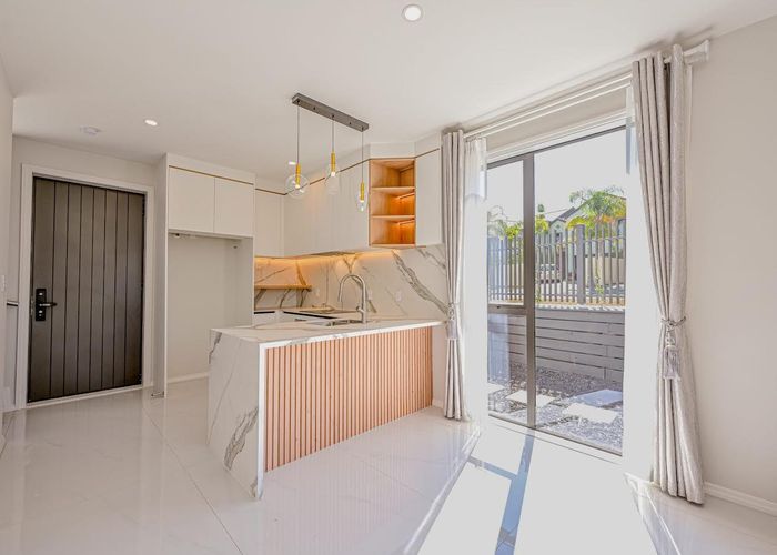  at 89b Whitford Road, Botany Downs, Manukau City, Auckland