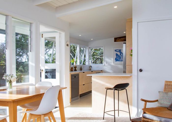  at 115 Piha Road, New Lynn