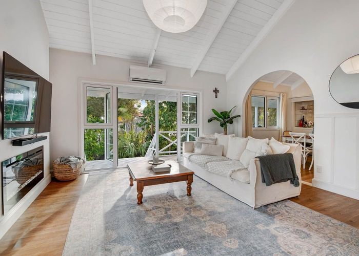  at 61 Brian Crescent, Stanmore Bay, Whangaparaoa