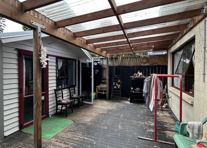  at 2/34 Glencourt Place, Glenfield, North Shore City, Auckland