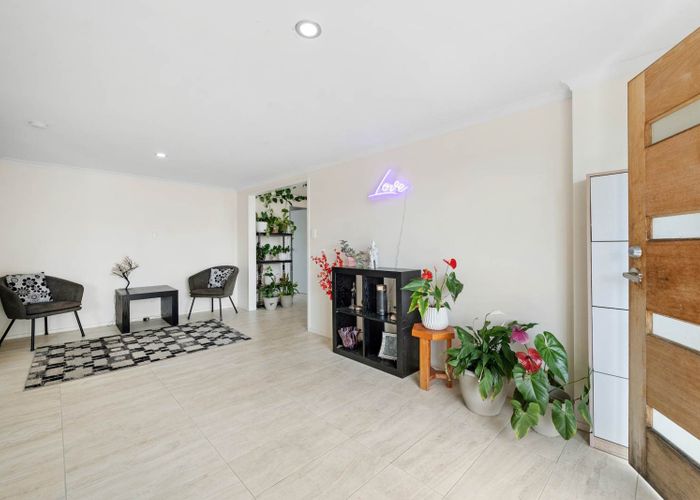  at 25 Whiteacres Drive, Sunnyhills, Manukau City, Auckland