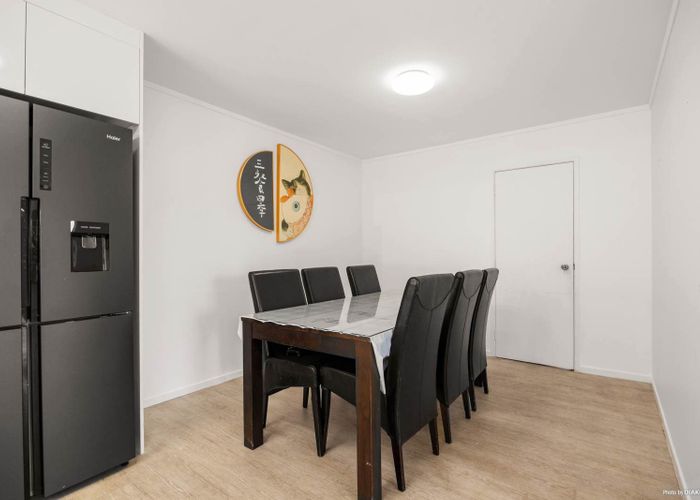  at 2/16 Moxham Grove, Massey, Waitakere City, Auckland