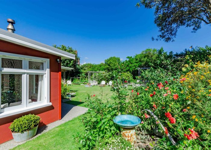  at 42 Field Way, Waikanae Beach, Waikanae