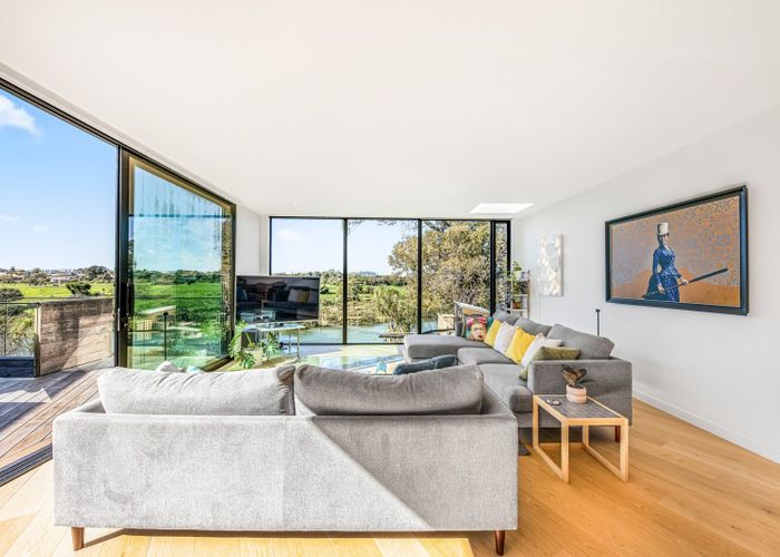  at 10 Lister Street, Point Chevalier, Auckland City, Auckland