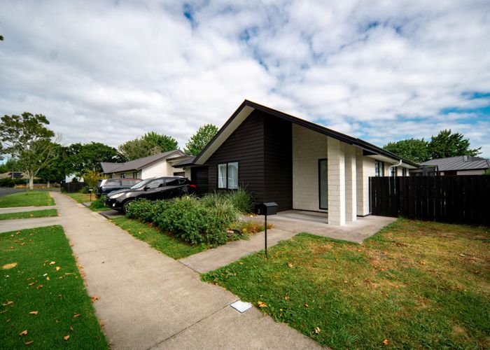  at 3 Cassidy Street, Hamilton East, Hamilton