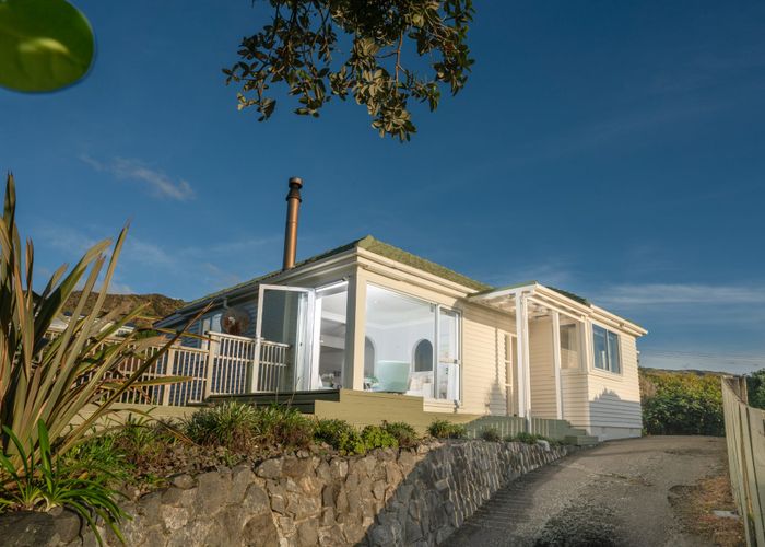  at 77 The Parade, Paekakariki
