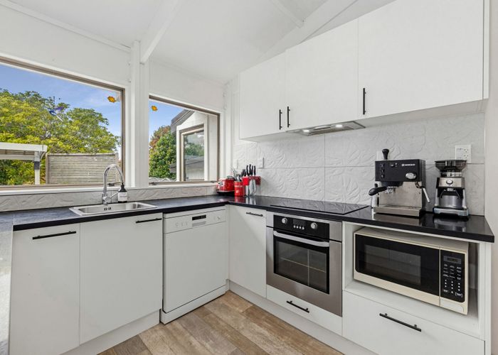  at 11 Foyle Place, Glendene, Waitakere City, Auckland