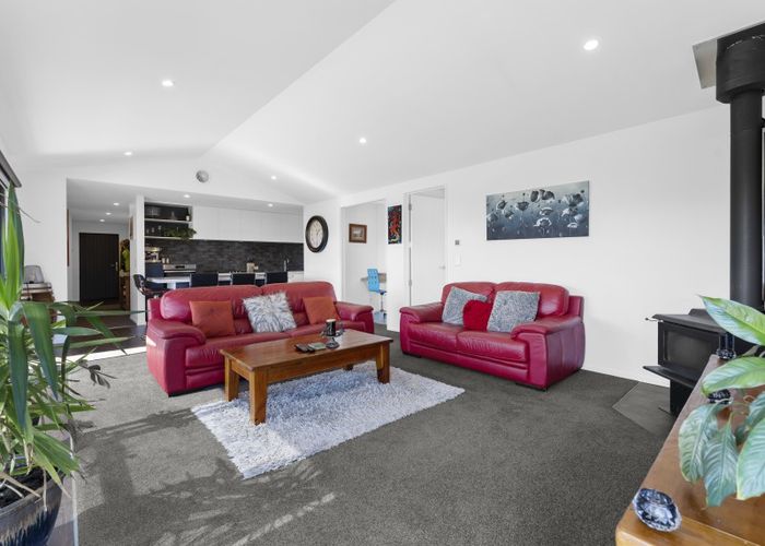  at 15 Jackson RISE, Luggate, Luggate