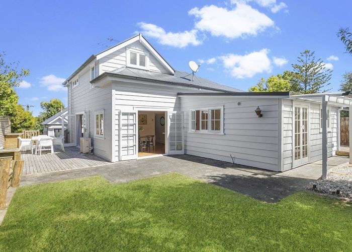  at 2/29 Wolsley Avenue, Milford, Auckland