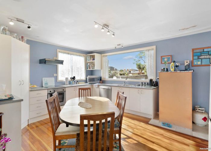  at 3 Oxford Road, Manurewa, Auckland