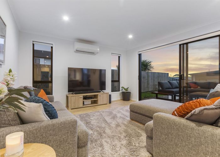  at 9 Tawatawa Street, Long Bay, Auckland