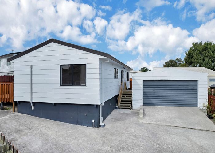  at 2/81 Harmel Road, Glendene, Waitakere City, Auckland